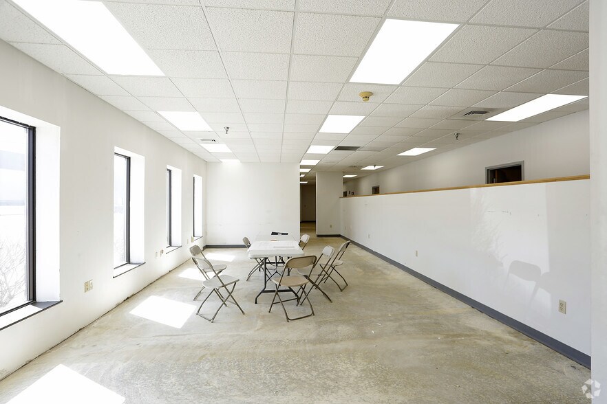 More Photos Of 18 Robert Bonazzoli Ave, Hudson Warehouse For Lease