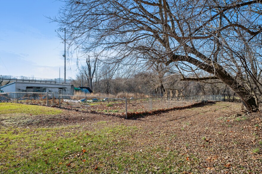 More Photos Of 15 Walnut St, Coshocton Warehouse For Sale