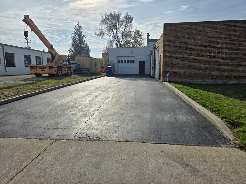 More Photos Of 503 S Westgate St, Addison Warehouse For Sale