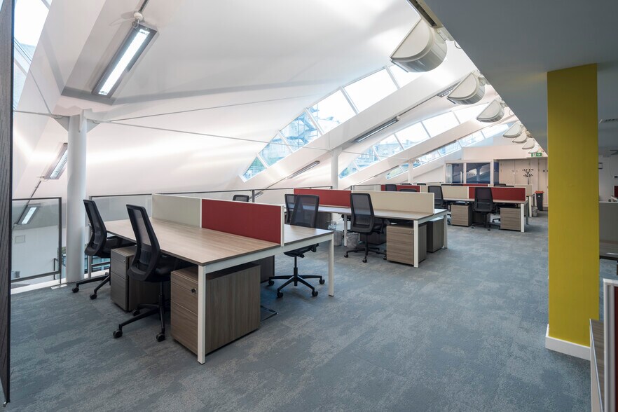 More Photos Of 91-94 Saffron Hl, London Office For Lease