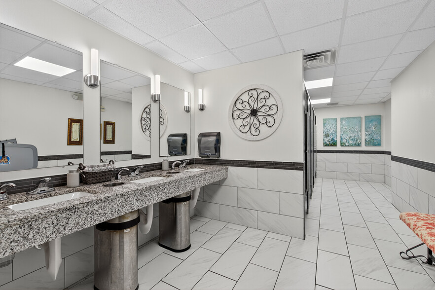 More Photos Of 147 E Hurst Blvd, Hurst Religious Facility For Sale