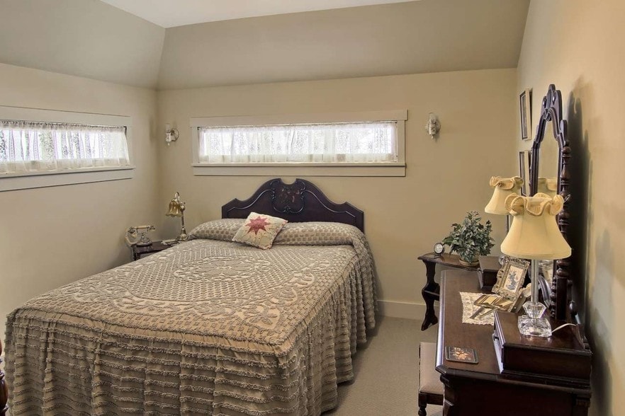 More Photos Of 230 Wellington St, Traverse City Hospitality For Sale