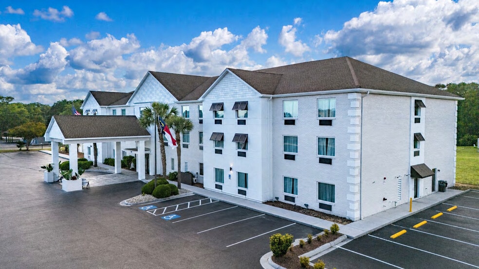 More Photos Of 801 Cedar Point Blvd, Cedar Point Hotel For Sale