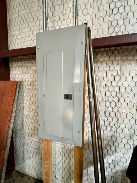 More Photos Of 402 Bermuda st, Quitman Flex For Sale