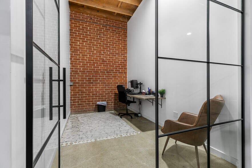 More Photos Of 1604 Venice Blvd, Los Angeles Showroom For Lease