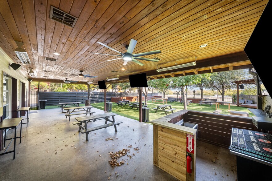 More Photos Of 116 Edward Gary St, San Marcos Restaurant For Lease