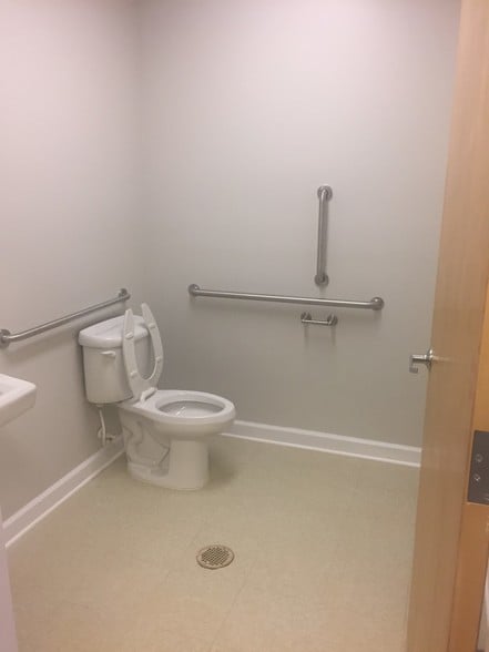 More Photos Of 955 W Wade Hampton Blvd, Greer Office For Sale