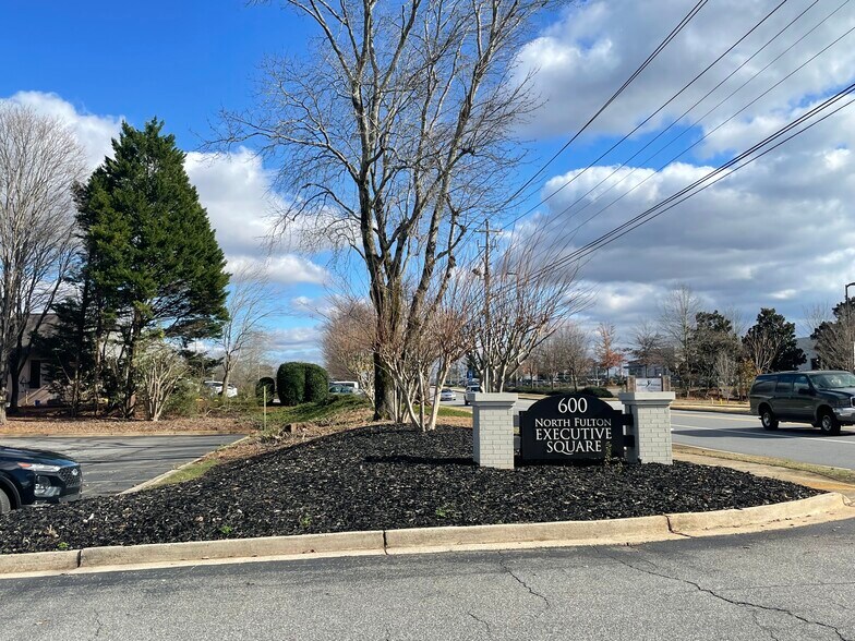More Photos Of 600 Houze Way, Roswell Medical For Lease