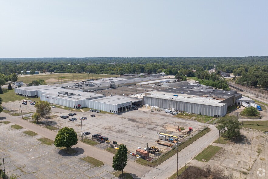 More Photos Of 901 Wayne St, Niles Warehouse For Lease