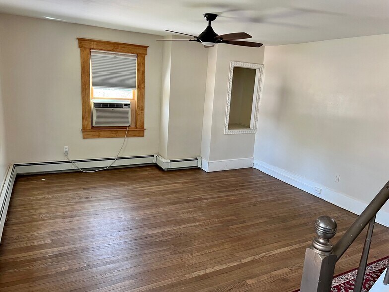 More Photos Of 91 Green St, Huntington Office Residential For Sale