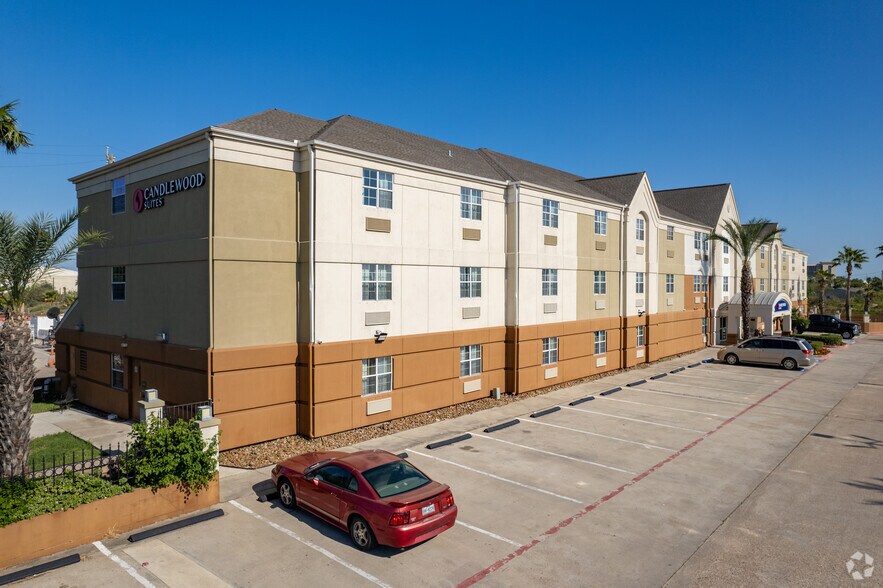 More Photos Of 808 61st St, Galveston Hotel For Sale