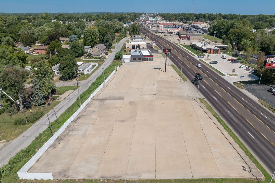More Photos Of 1710 S Belt Hwy, Saint Joseph Auto Dealership For Sale