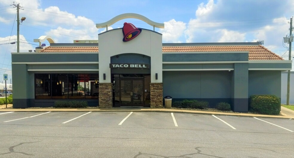 Primary Photo Of 935 N Daleville Ave, Daleville Fast Food For Sale