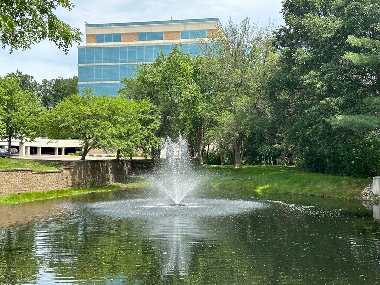 More Photos Of 10050 Crosstown Cir, Eden Prairie Office For Lease