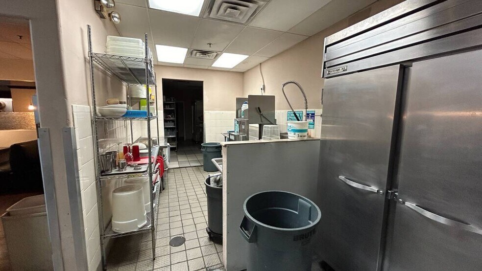 More Photos Of 16758 E Glenbrook Blvd, Fountain Hills Restaurant For Sale