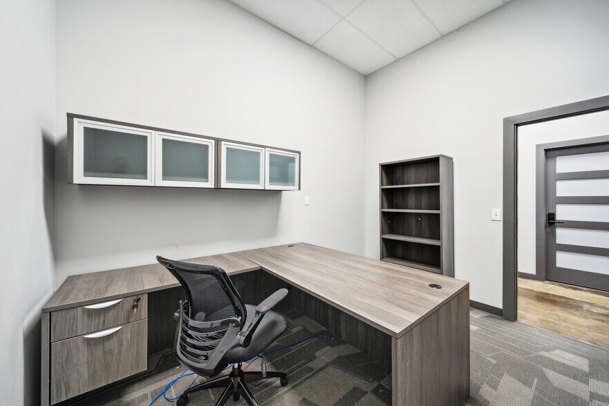 More Photos Of 219 E Rogers Blvd, Skiatook Storefront Retail Office For Sale