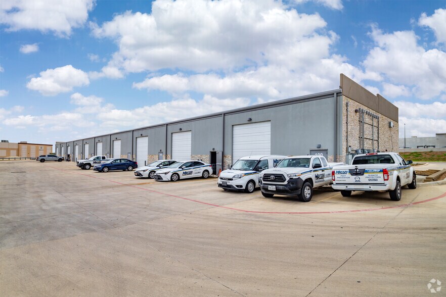 More Photos Of 1740 Universal City Blvd, Universal City Unknown For Lease