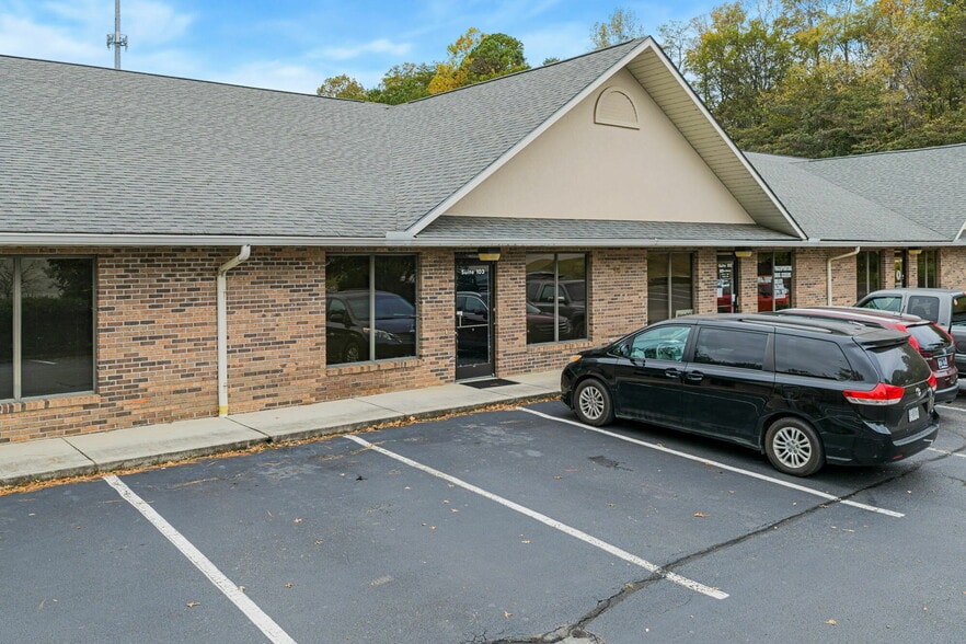 More Photos Of 9080 Barbee Ln, Knoxville Medical For Lease