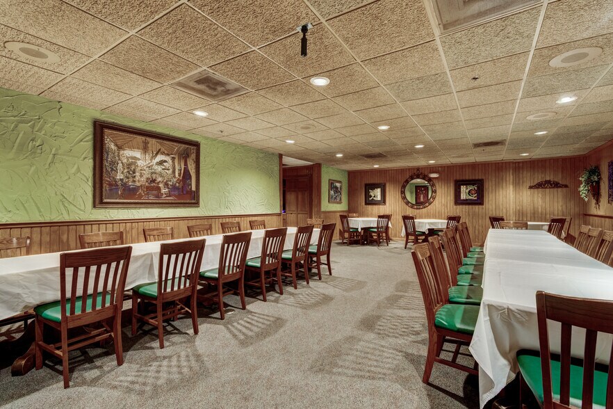 More Photos Of 1702 Park Hill Dr, Gainesville Restaurant For Sale