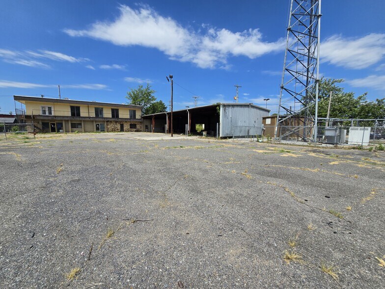 More Photos Of 2240 Deadrick Ave, Memphis Office For Sale