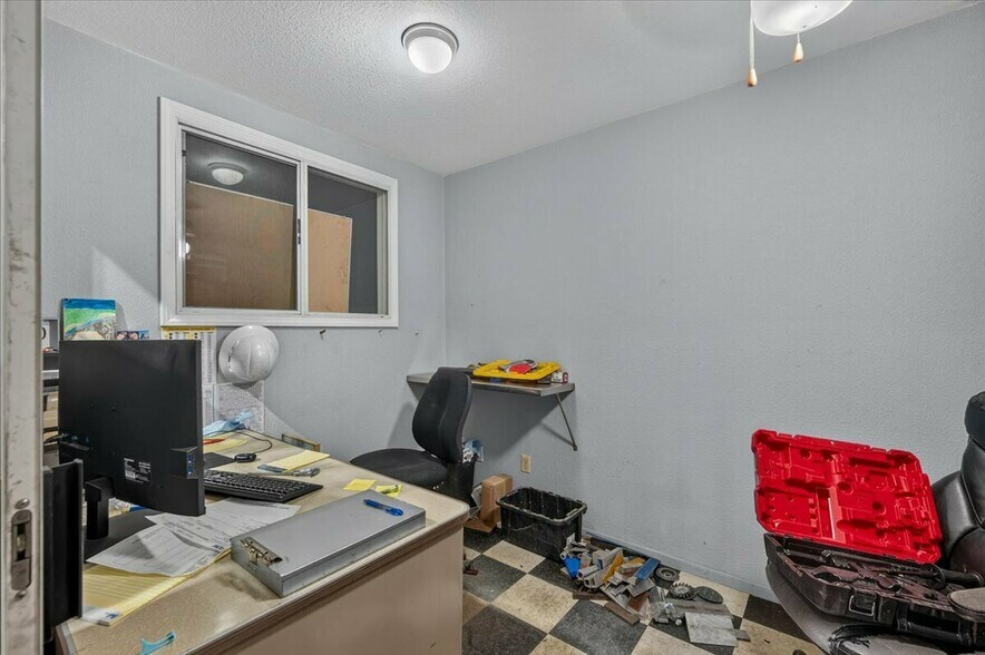 More Photos Of 149 Ashland ave, Lindsay Industrial For Sale