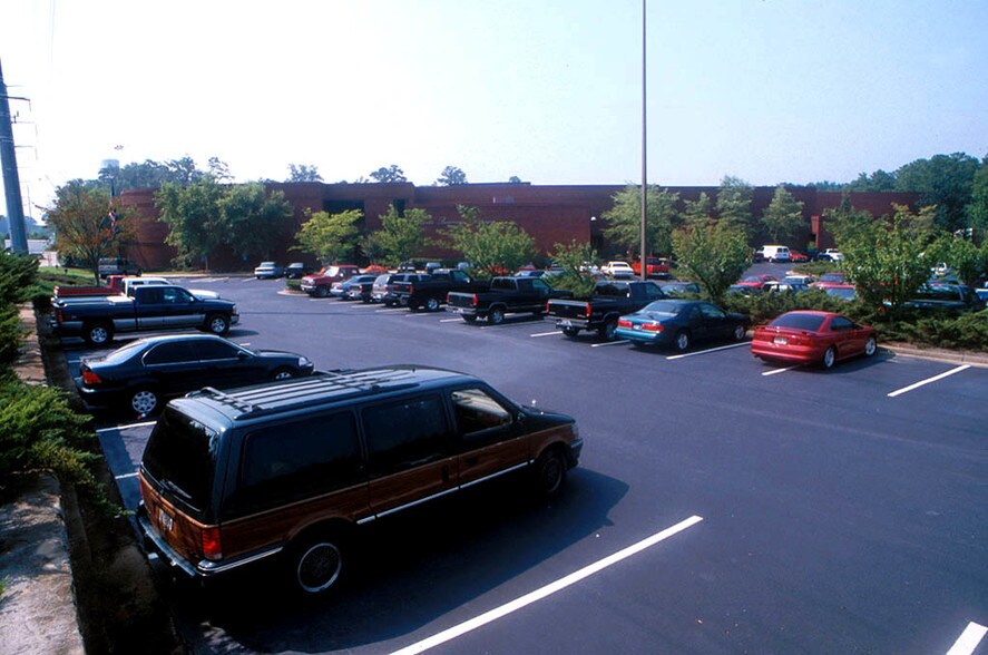 More Photos Of 1375 Beverage Dr, Stone Mountain Distribution For Lease