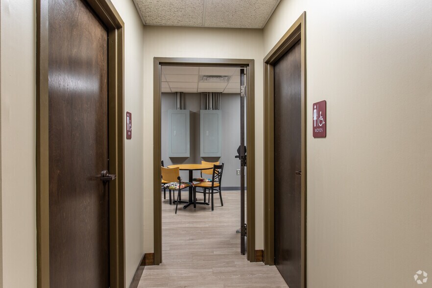 More Photos Of 7901-7909 Schatz Pointe Dr, Washington Township Medical For Lease