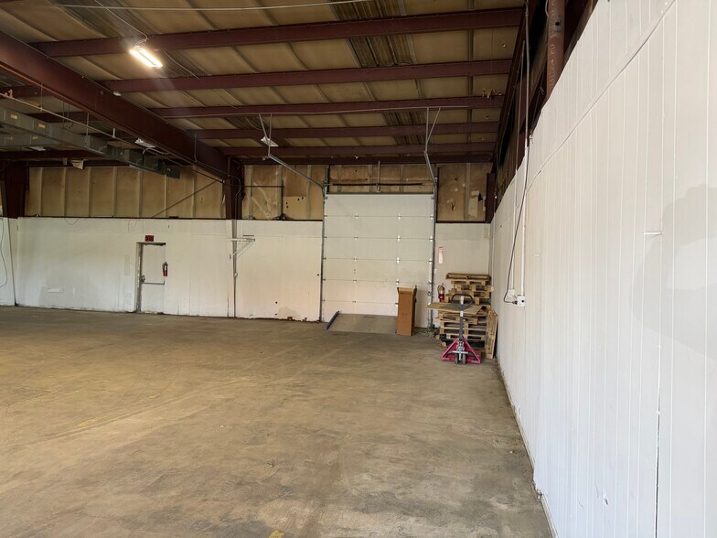 More Photos Of 490 E Church St, Lewisburg Warehouse For Lease