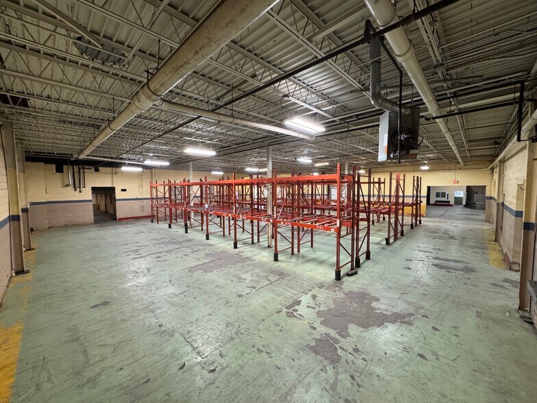 More Photos Of 195 Hudson St, Cornwall-on-Hudson Distribution For Lease
