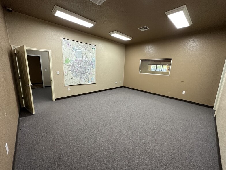 More Photos Of 13106 Lookout Rdg, San Antonio Warehouse For Sale