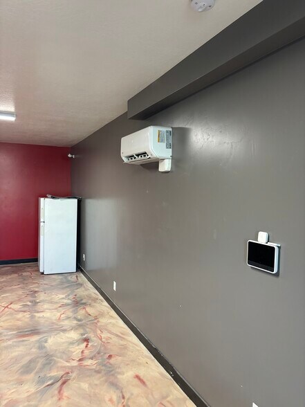 More Photos Of 721 S 5725 W, Hurricane Warehouse For Lease
