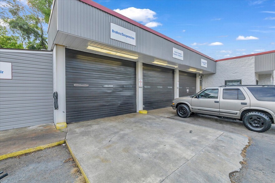 More Photos Of 1474 Peters Creek Rd NW, Roanoke Auto Repair For Sale