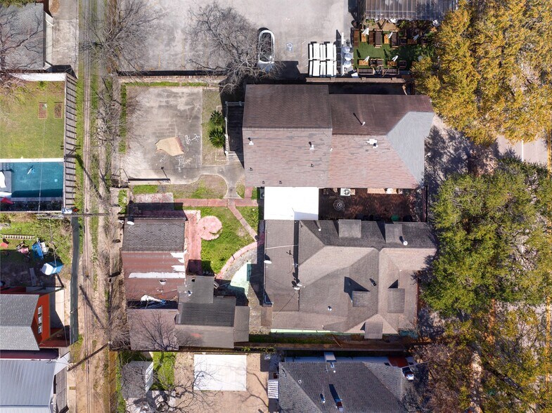 More Photos Of 1333-1335 Yale St, Houston General Retail For Sale