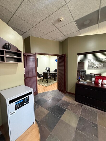 More Photos Of 16612 W 159th St, Lockport Office For Sale