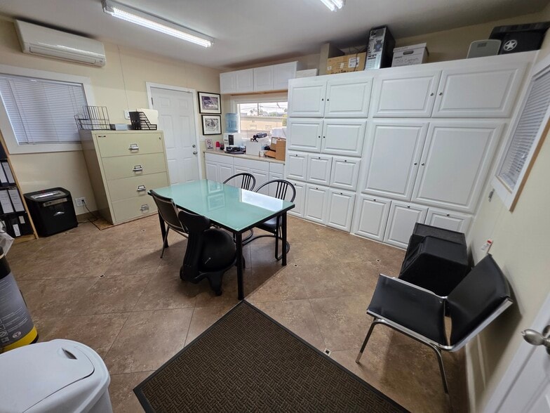 More Photos Of 31631 Outer Highway 10, Redlands Auto Dealership For Lease