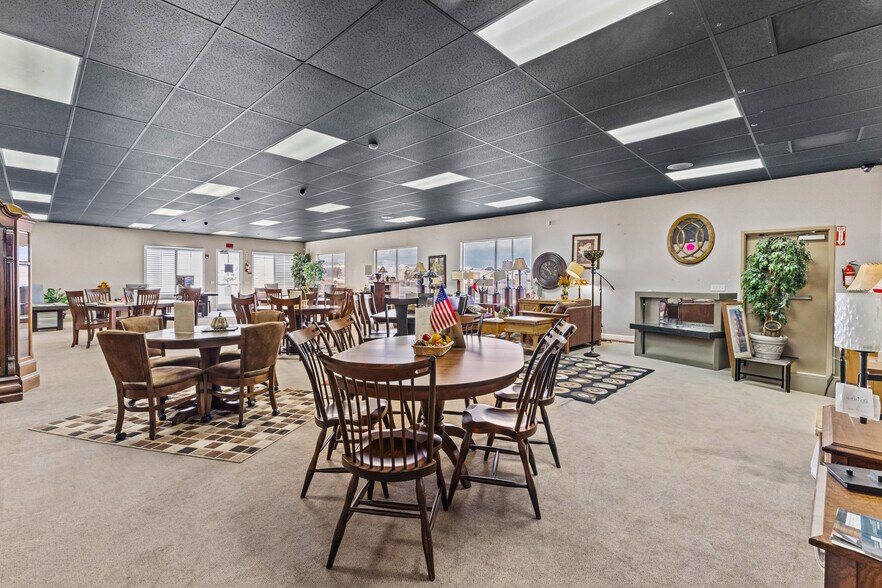 More Photos Of 12033 Mariposa Rd, Hesperia Freestanding For Lease