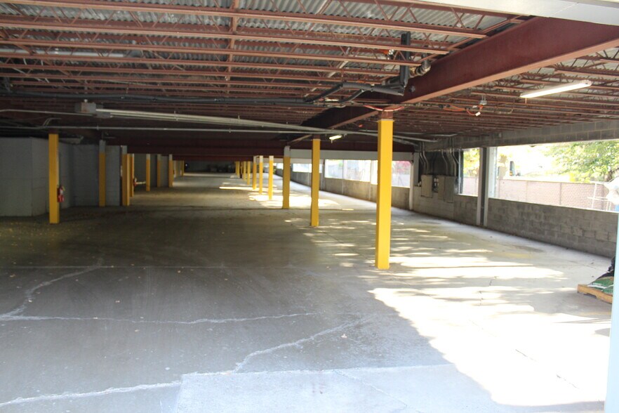 More Photos Of 1877 Orchard Lake Rd, Sylvan Lake Medical For Sale