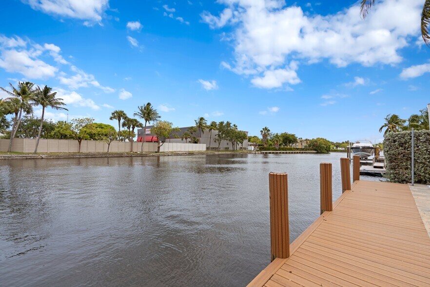 More Photos Of 2200 NE 26th St, Wilton Manors Office For Sale