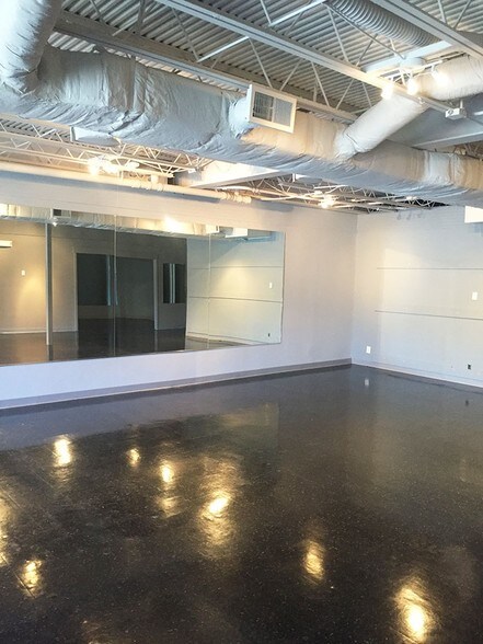 More Photos Of 2240 Taylorsville Rd, Louisville Storefront Retail Office For Lease