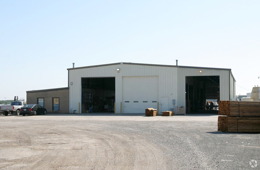More Photos Of 3116 S Council Rd, Oklahoma City Manufacturing For Lease