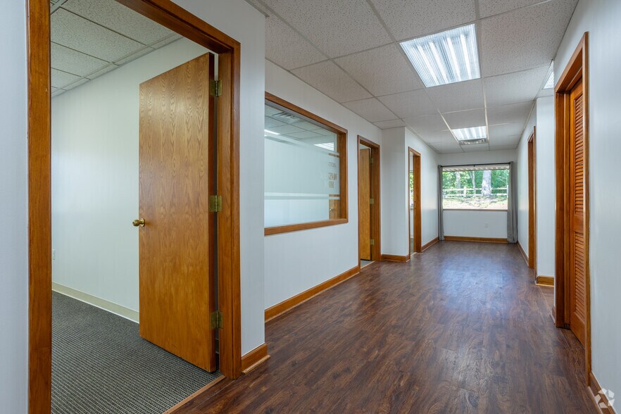More Photos Of 411 W Lake Lansing Rd, East Lansing Unknown For Lease