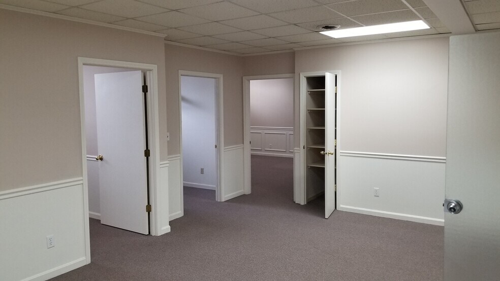More Photos Of 2701-2709 Washington ave, Evansville Office For Sale