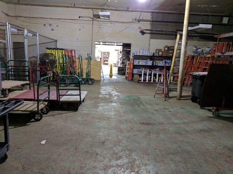 More Photos Of 110-120 W Hampton Ave, Capitol Heights Flex For Lease