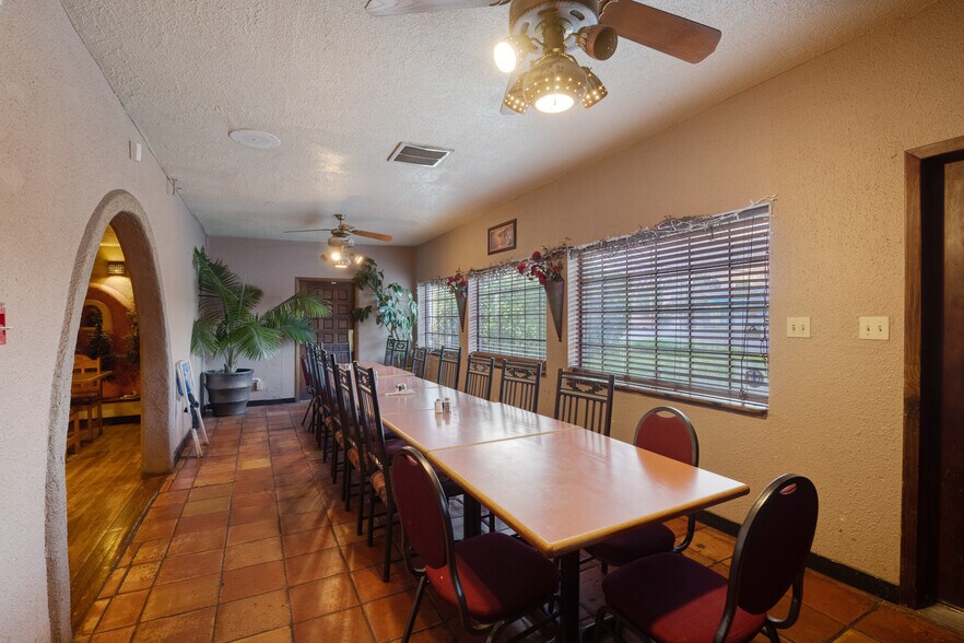 More Photos Of 8032 4th St NW, Albuquerque Restaurant For Sale