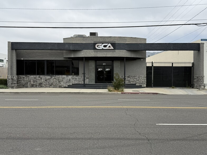 Primary Photo Of 2901-2911 Winona Ave, Burbank Warehouse For Lease