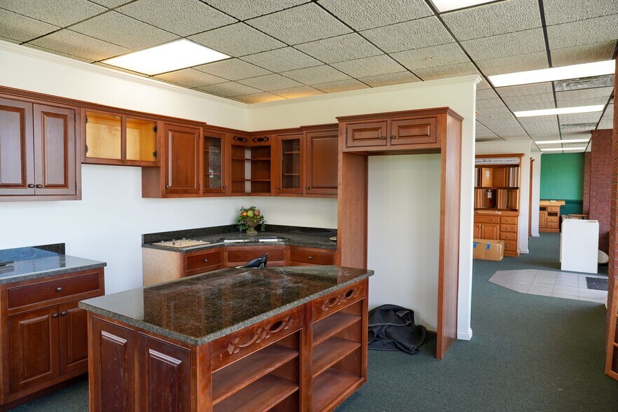 More Photos Of 4150 L&N Turnpike rd, Hodgenville Manufacturing For Sale