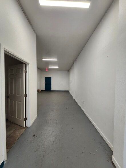More Photos Of 10209 S Central Ave, Los Angeles Convenience Store For Sale