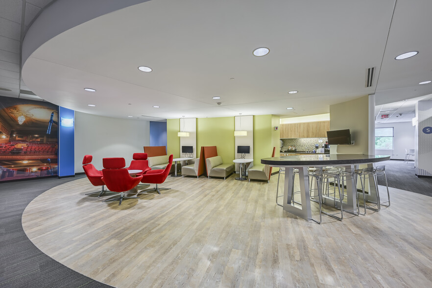 More Photos Of 5601 Headquarters Dr, Plano Office For Sale