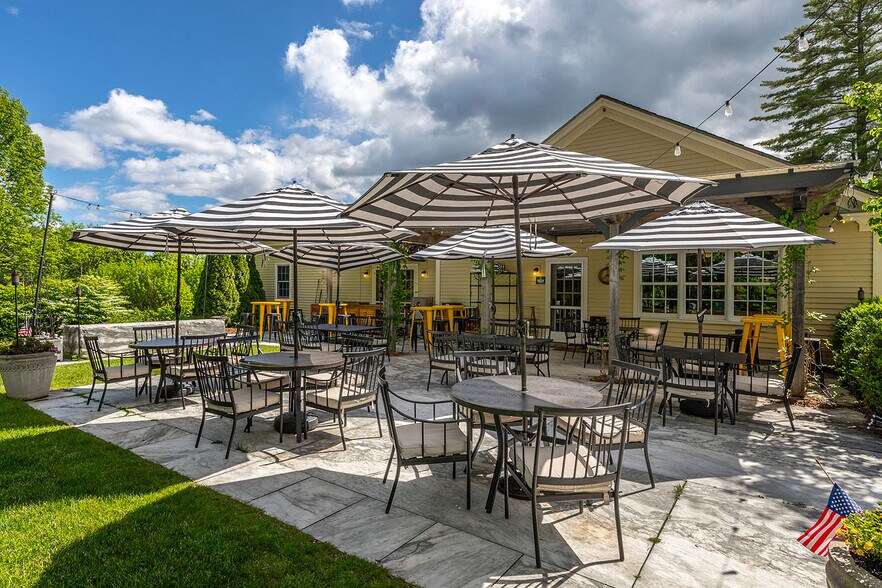 More Photos Of 305 Main St, Peru Restaurant For Sale