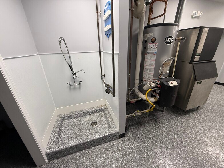 More Photos Of 1129 Corporation Pky, Raleigh Flex For Sale